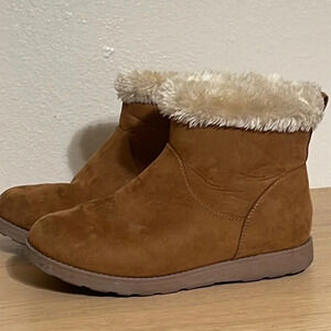 Cat & Jack Faux Leather size 4 kids Boots (women size 6)